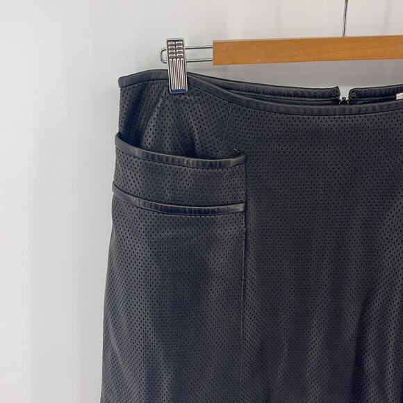 Tory Burch 100% leather perforated mini skirt sz 12 - Picture 2 of 5